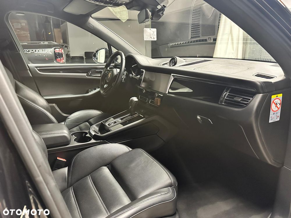 Porsche Macan Standard - 2