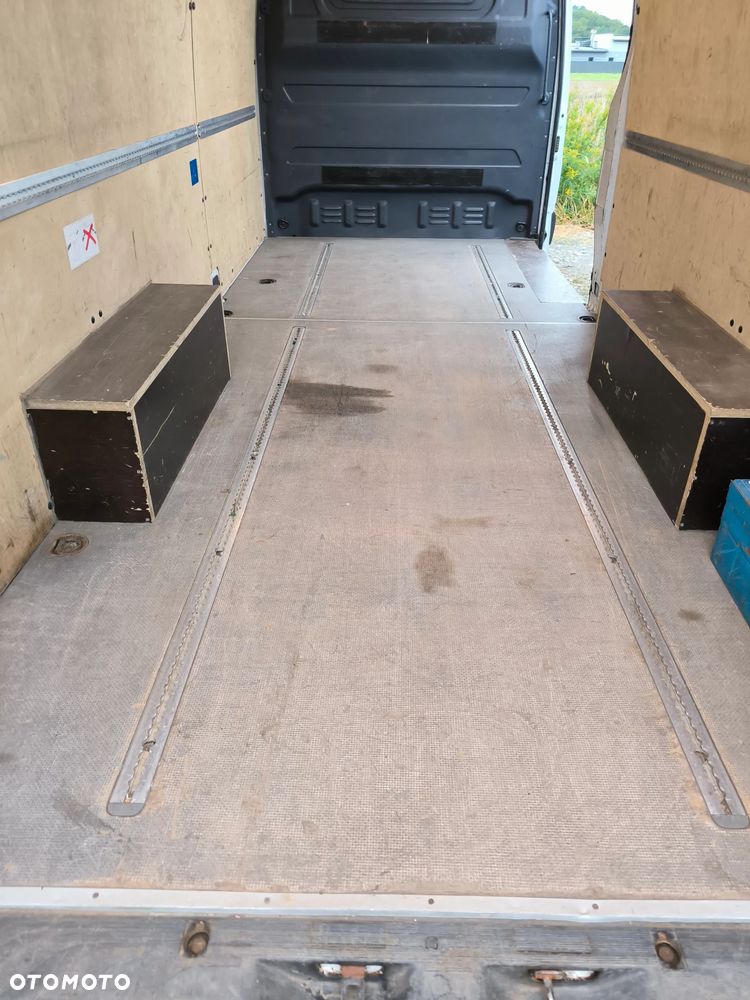 Mercedes-Benz Sprinter - 16