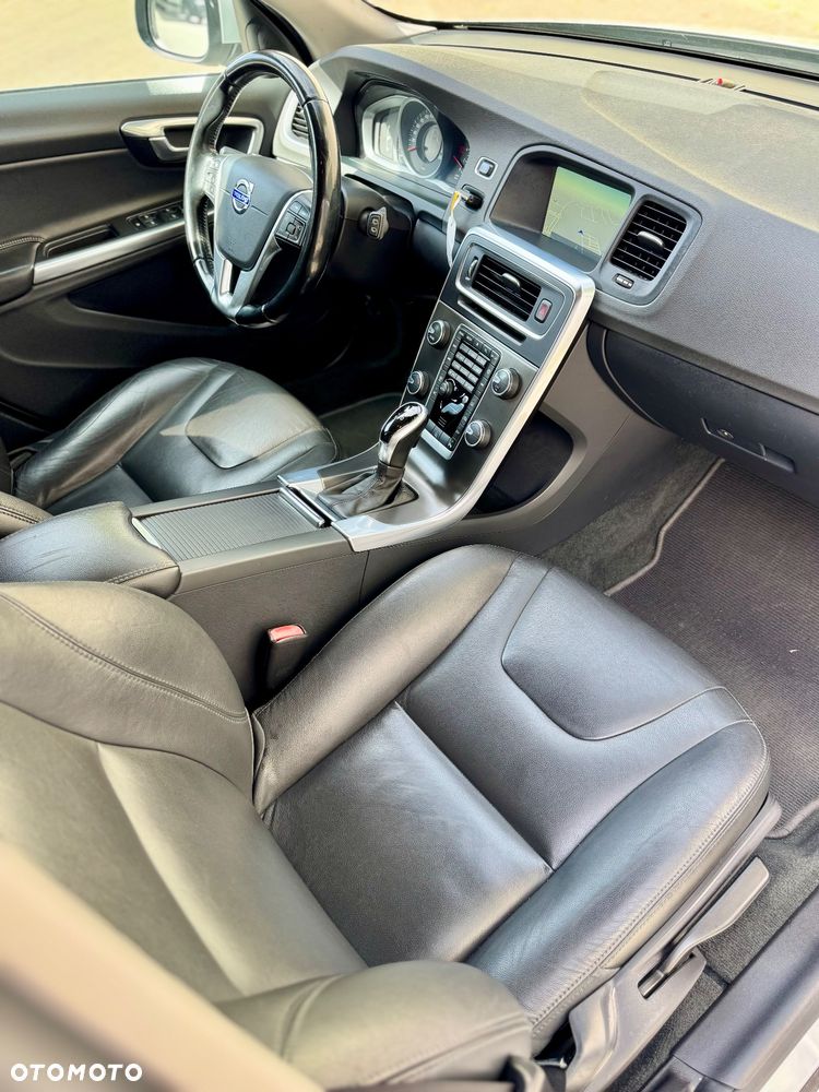 Volvo V60 D4 Geartronic Momentum - 19