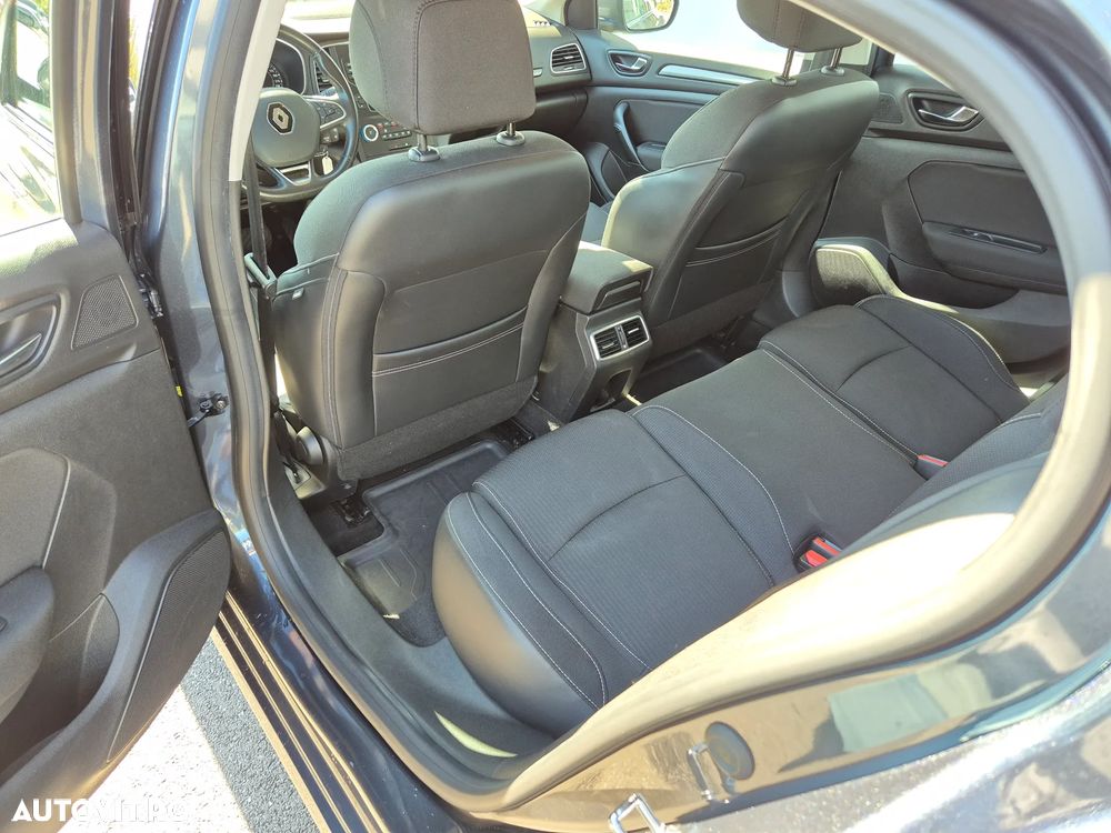 Renault Megane TCe 140 EDC GPF Zen - 11