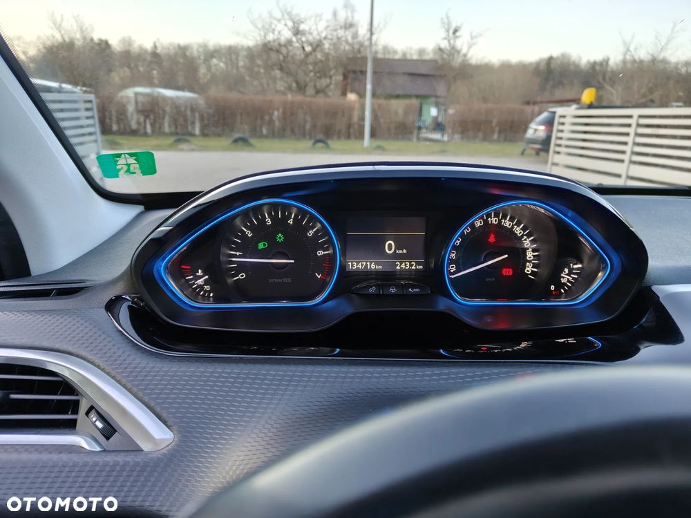 Peugeot 2008 1.2 VTi Allure - 6