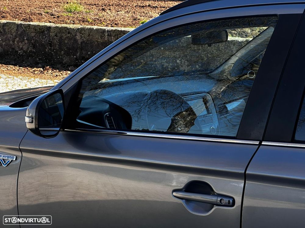 Mitsubishi Outlander 2.0 4WD - 24