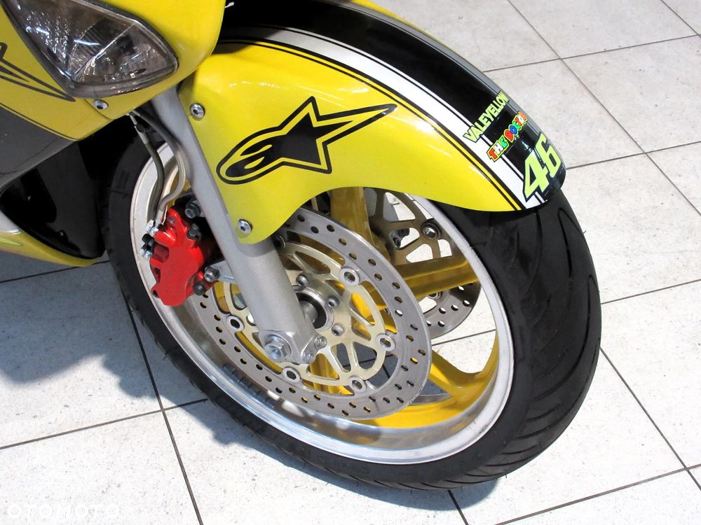 Honda VFR - 29