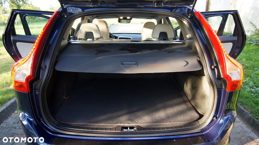Volvo XC 60 D4 Drive-E Ocean Race - 27