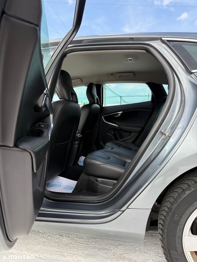 Volvo V40 D4 Inscription - 25