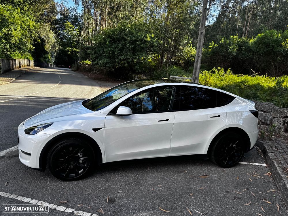 Tesla Model Y - 10
