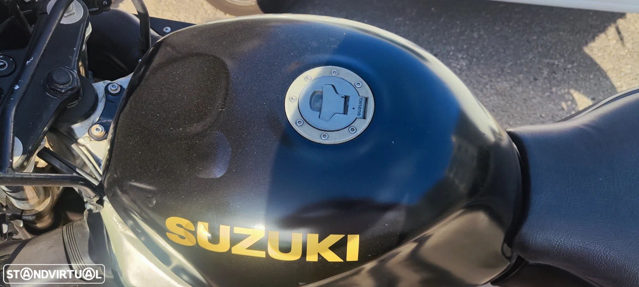 Suzuki GSX-R - 15