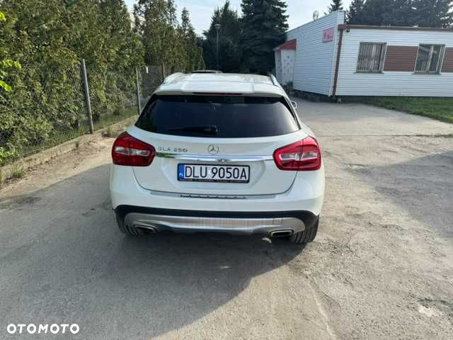 Mercedes-Benz GLA - 6