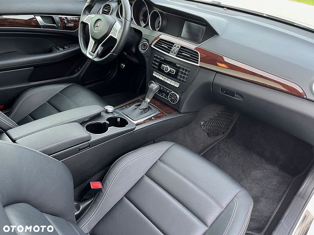 Mercedes-Benz Klasa C 250 CGI BlueEff Sport - 7