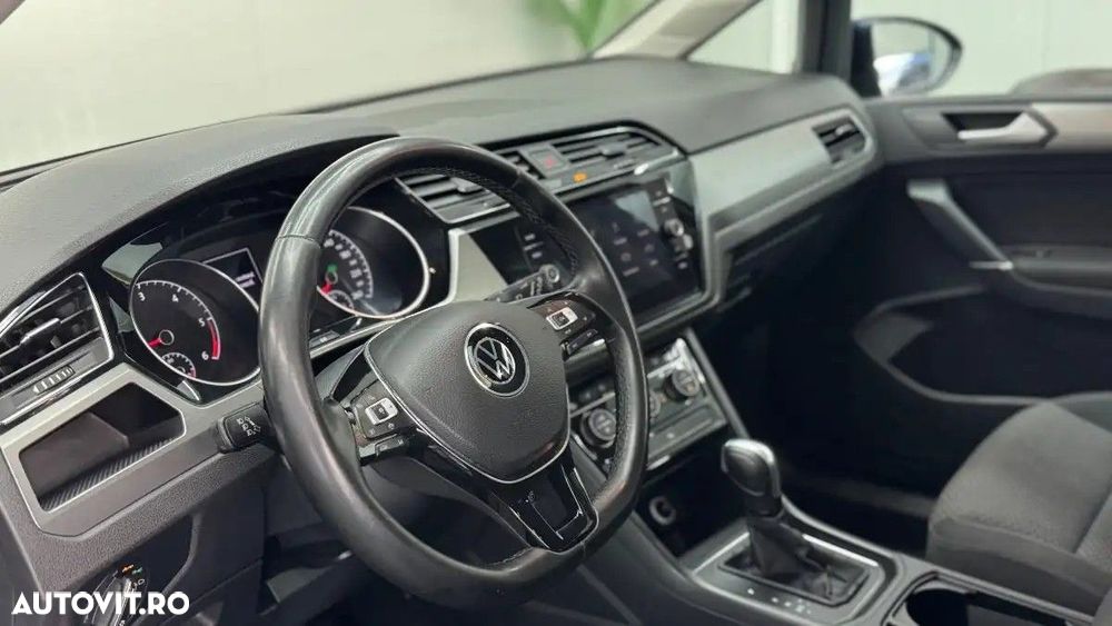 Volkswagen Touran - 30