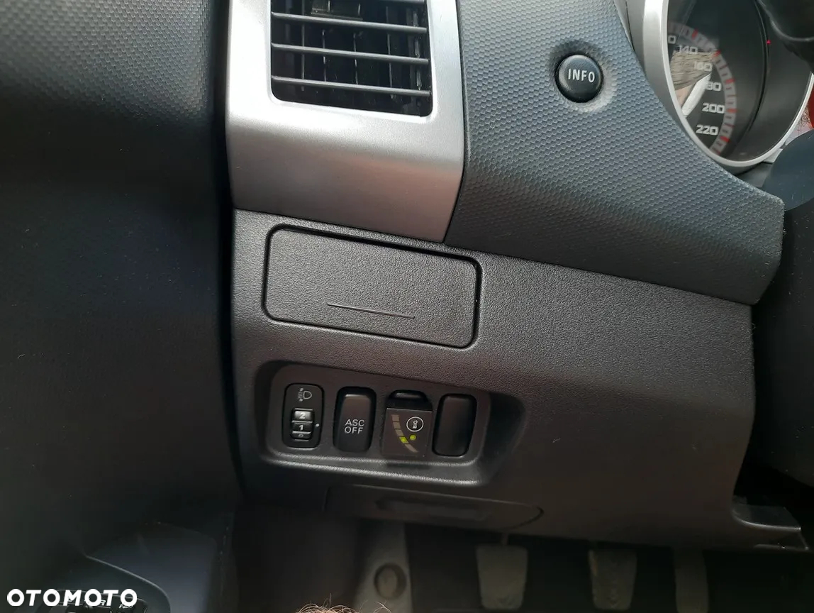 Mitsubishi Outlander - 21