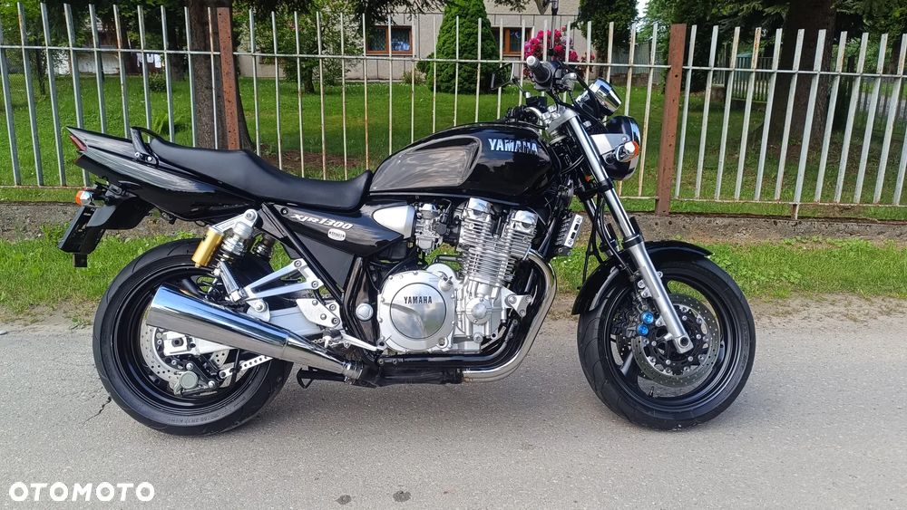 Yamaha XJR - 11