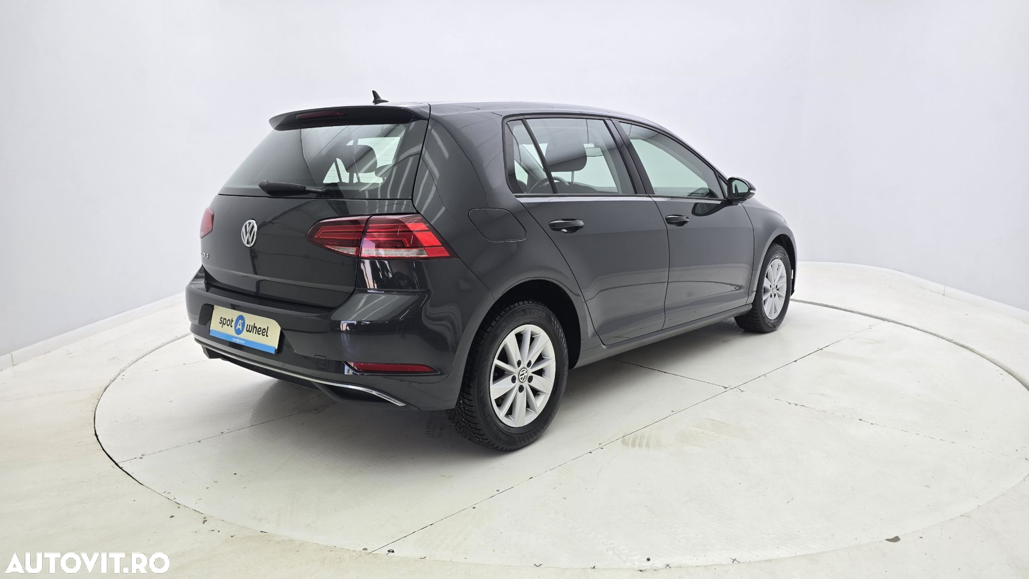 Volkswagen Golf 1.6 TDI Comfortline - 6
