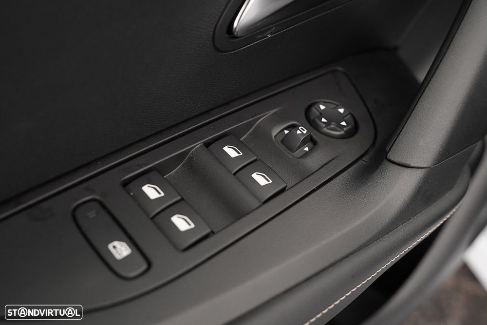 Peugeot 2008 1.2 PureTech Allure - 20