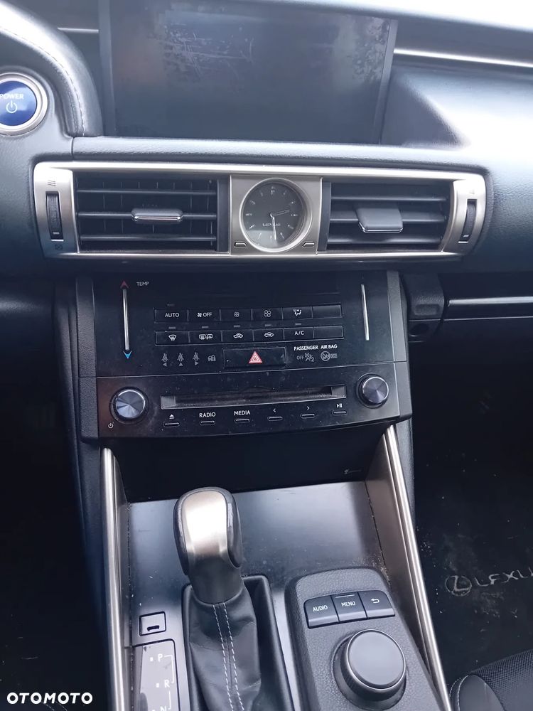 Lexus IS - 14