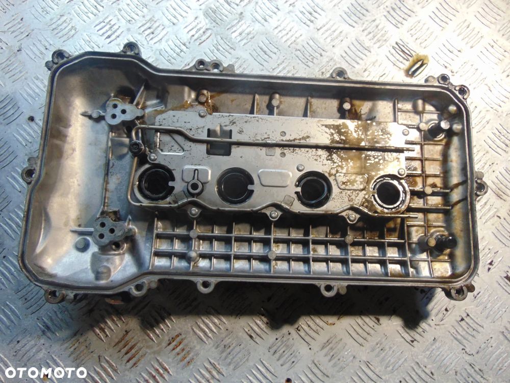 pokrywa zaworów toyota auris 1,8 16 v - 4