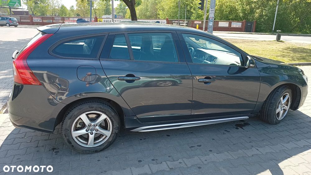 Volvo V60 T3 Momentum - 5