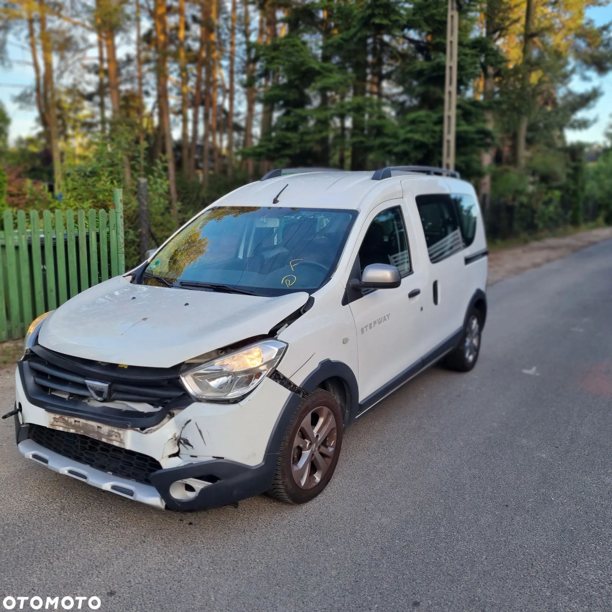 Dacia Dokker TCe 115 Stepway Celebration - 1