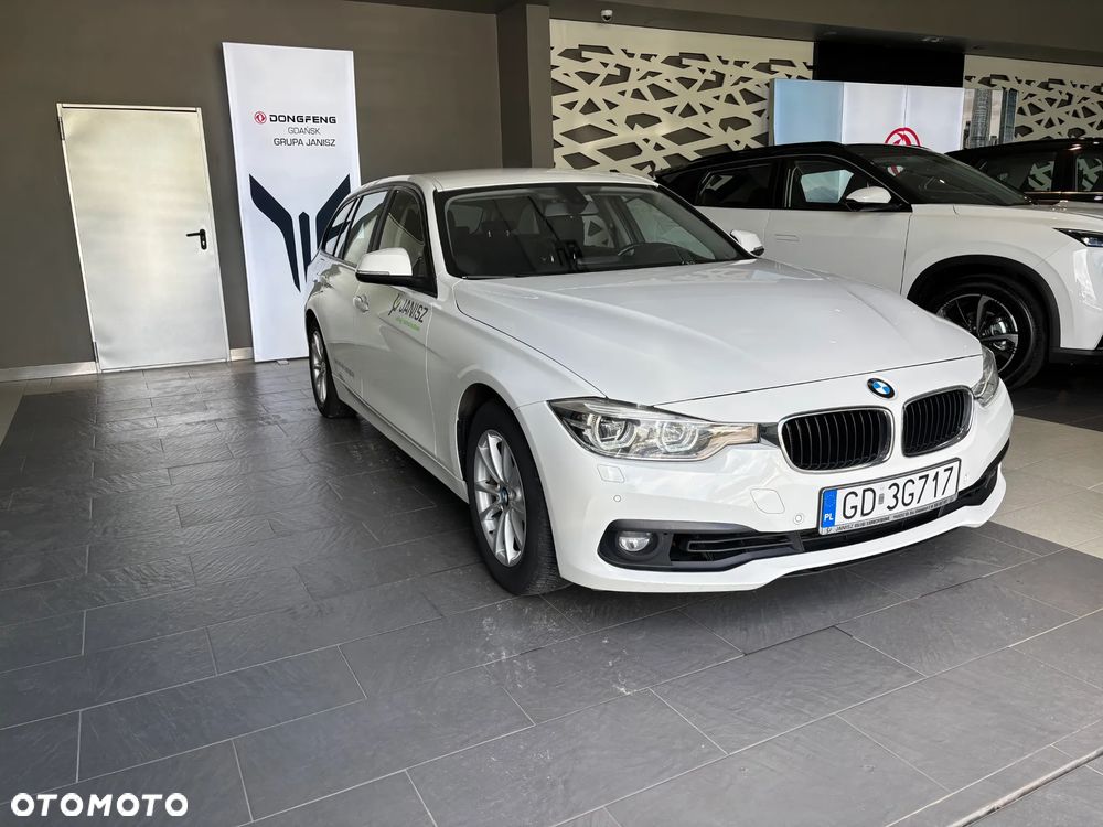BMW Seria 3 318i - 12
