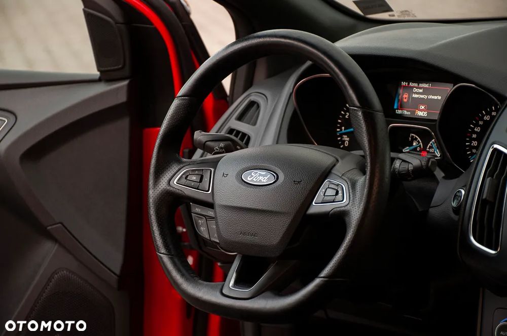 Ford Focus SW 1.5 EcoBoost S&S ST-LINE - 28