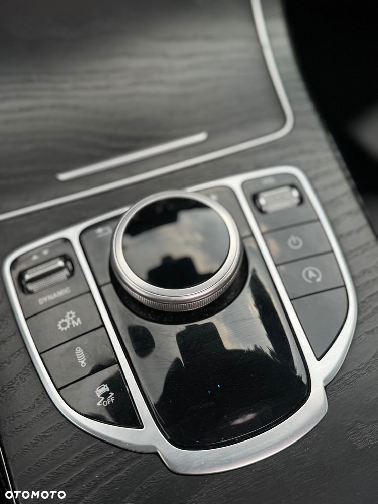 Mercedes-Benz Klasa C AMG 43 4-Matic - 11