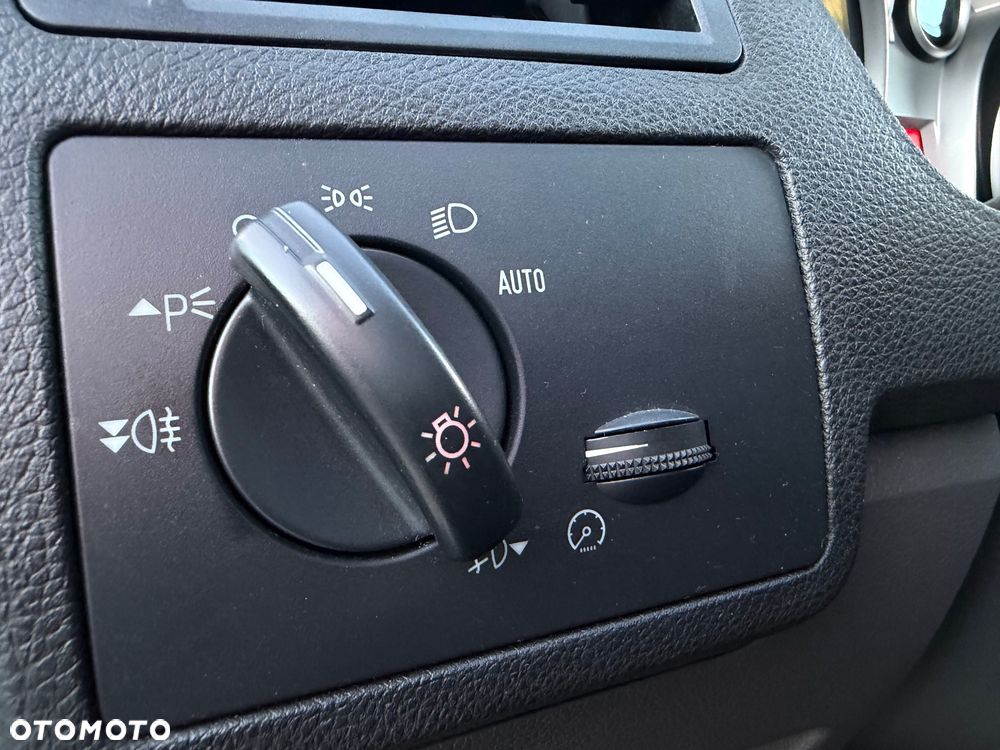 Ford Kuga 2.5 4x4 Titanium - 13