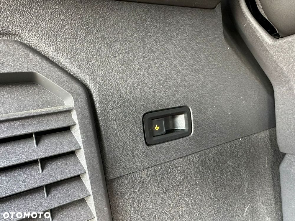 Volkswagen Multivan - 28