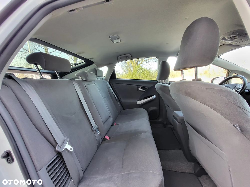 Toyota Prius (Hybrid) - 18