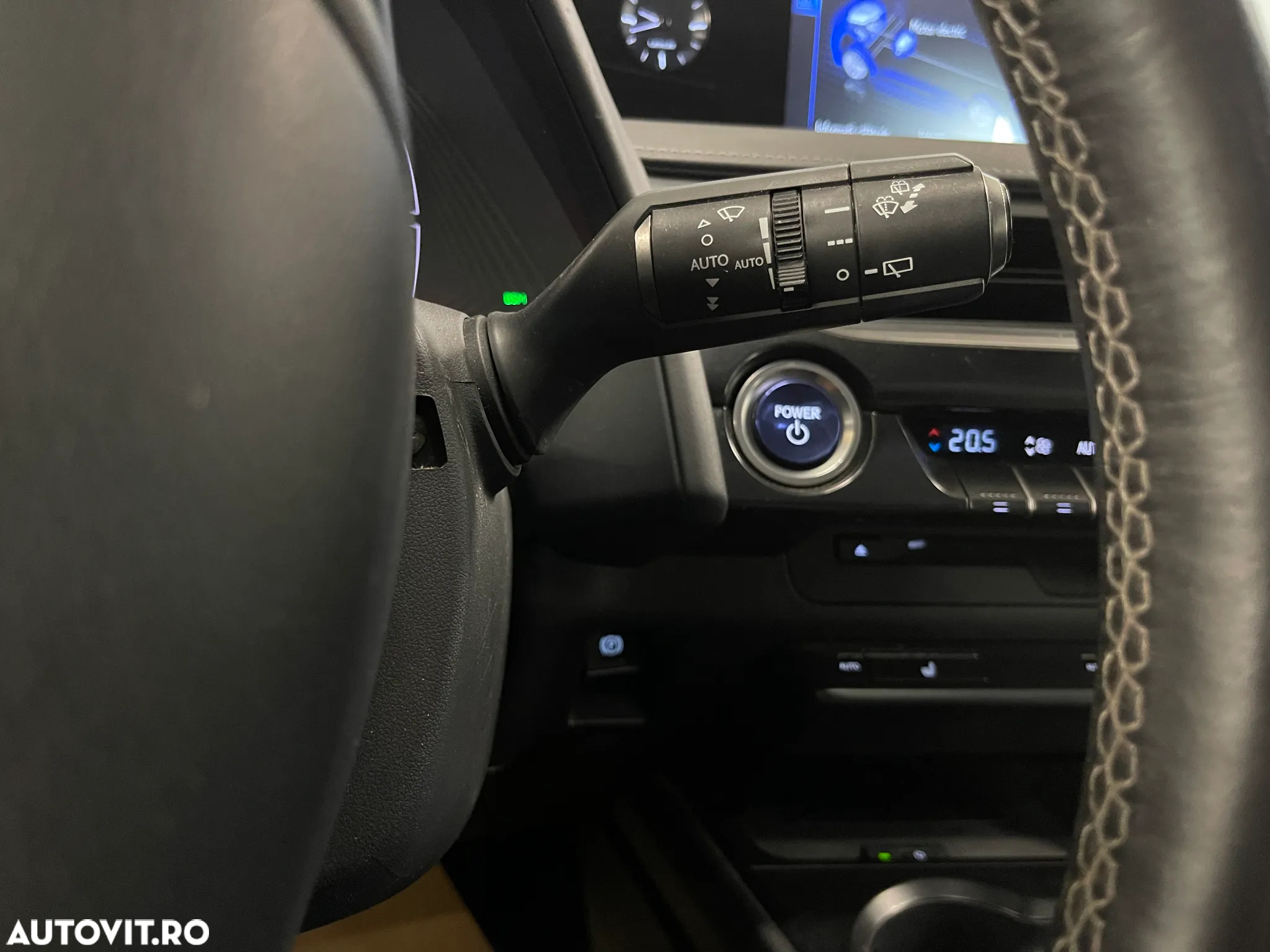 Lexus UX 250h 2.0L HEV 20H- (178 HP) 4X4 CVT Luxury - 24