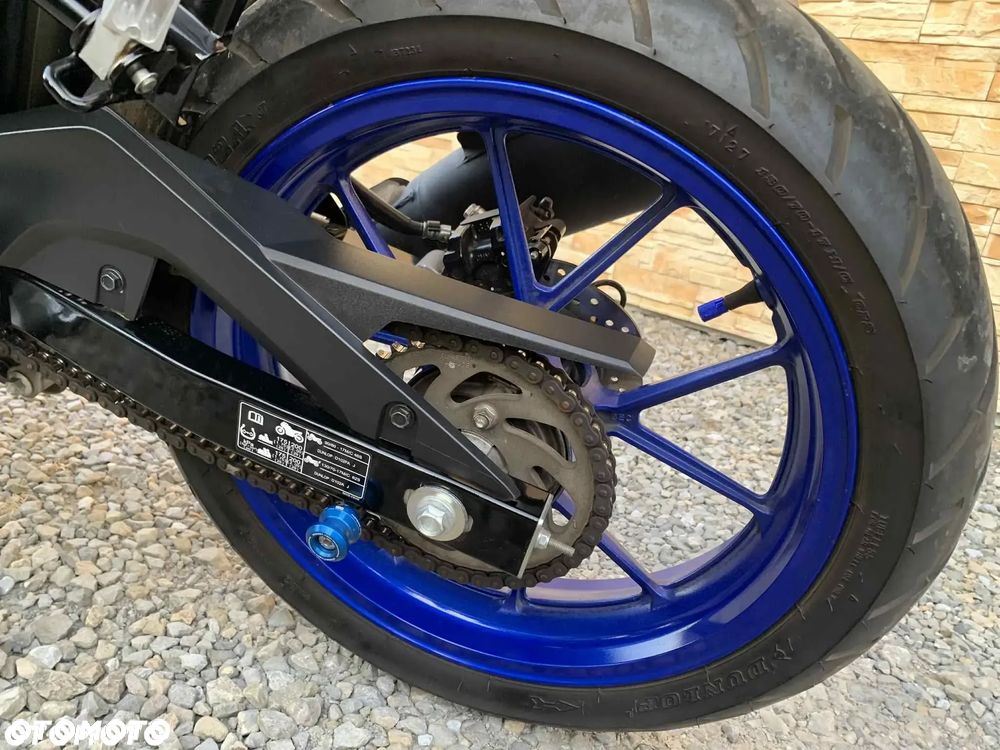 Suzuki GSX - 16