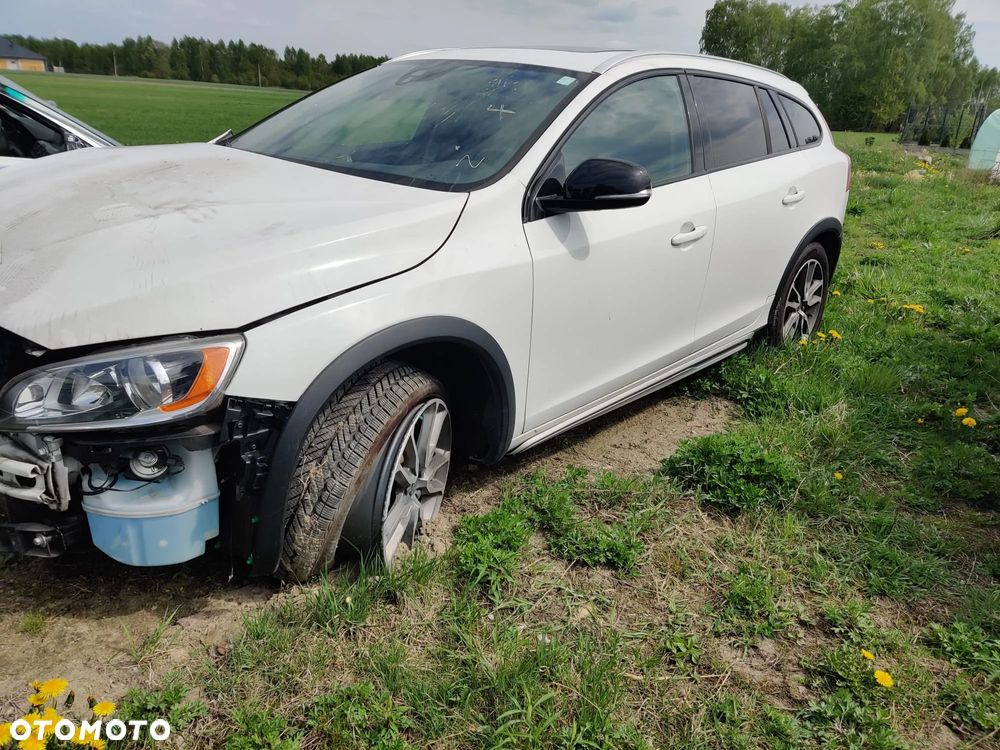Volvo V60 Cross Country T5 AWD Geartronic Momentum - 3
