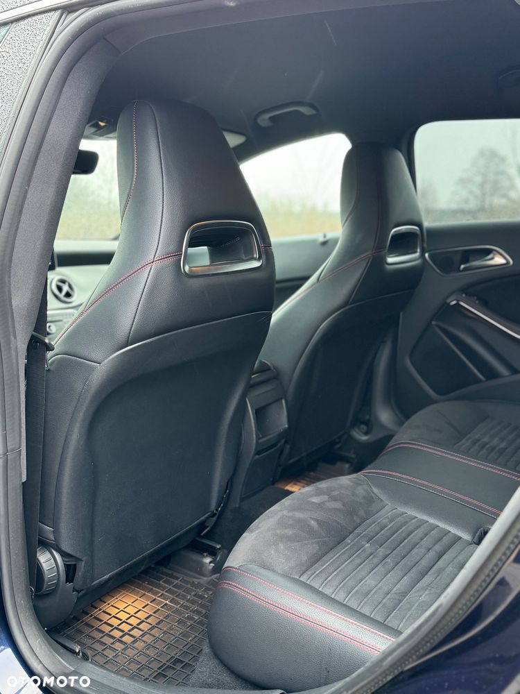 Mercedes-Benz CLA 180 AMG Line - 25