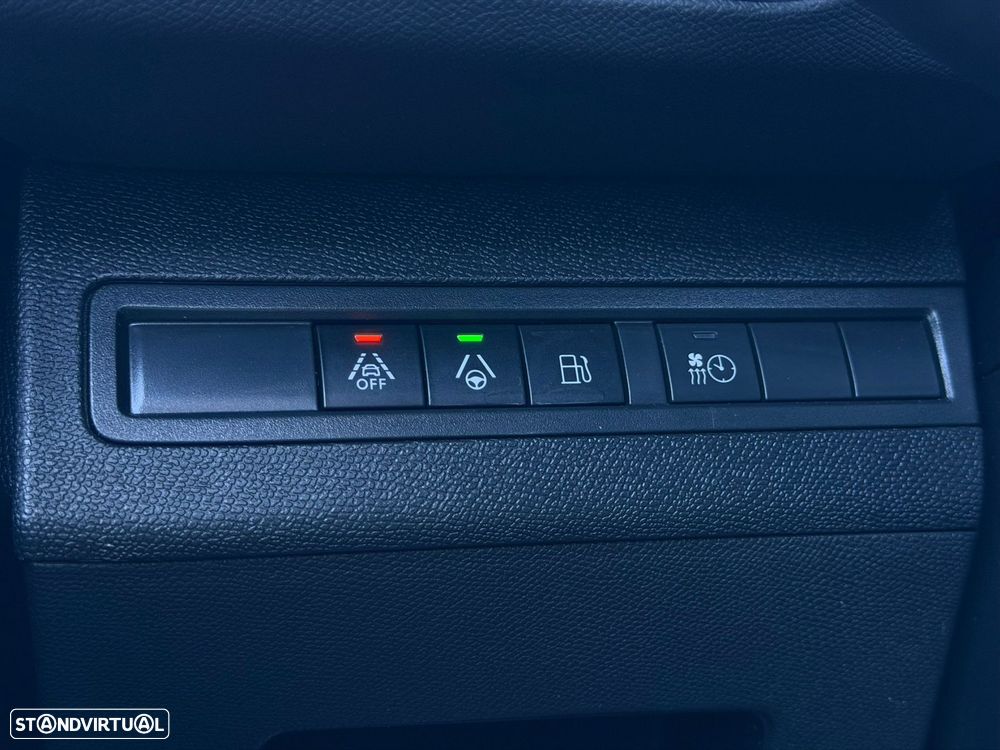 Peugeot 3008 1.6 Hybrid GT e-EAT8 - 29