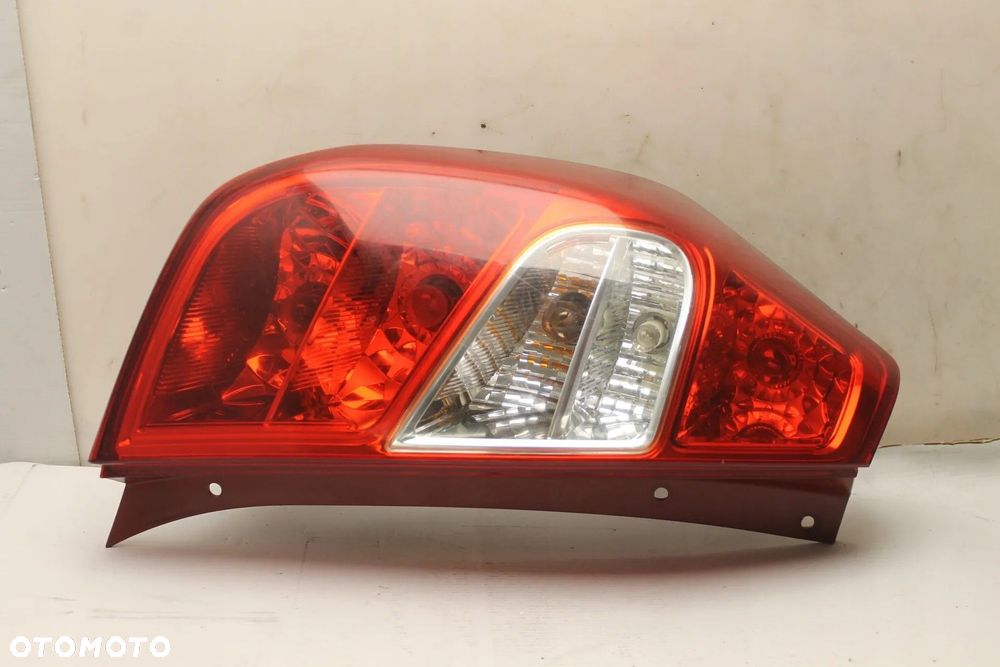 HYUNDAI I10 LIFT 10R- LAMPA LEWA TYLNA LEWY TYŁ - 1