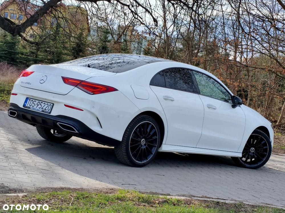 Mercedes-Benz CLA 250 E AMG Line 8G-DCT - 37