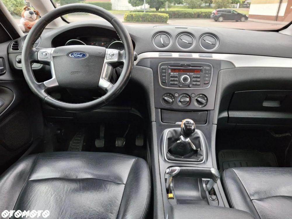Ford Galaxy - 11