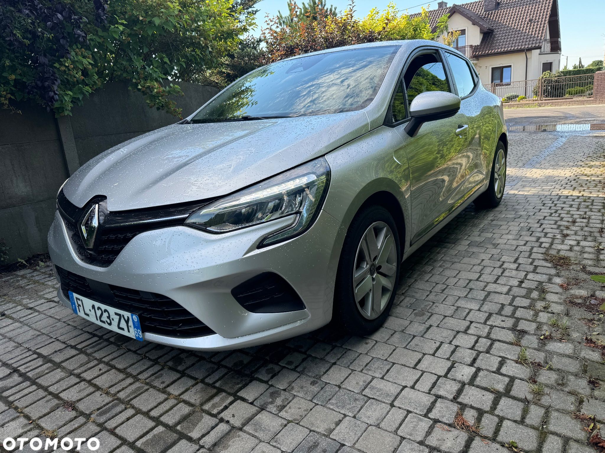 Renault Clio TCe 100 INTENS - 1