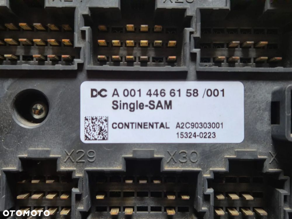 Skrzynka Tablica Modul Plyta bezpiecznikow A0014466158 MERCEDES MP4 - 3