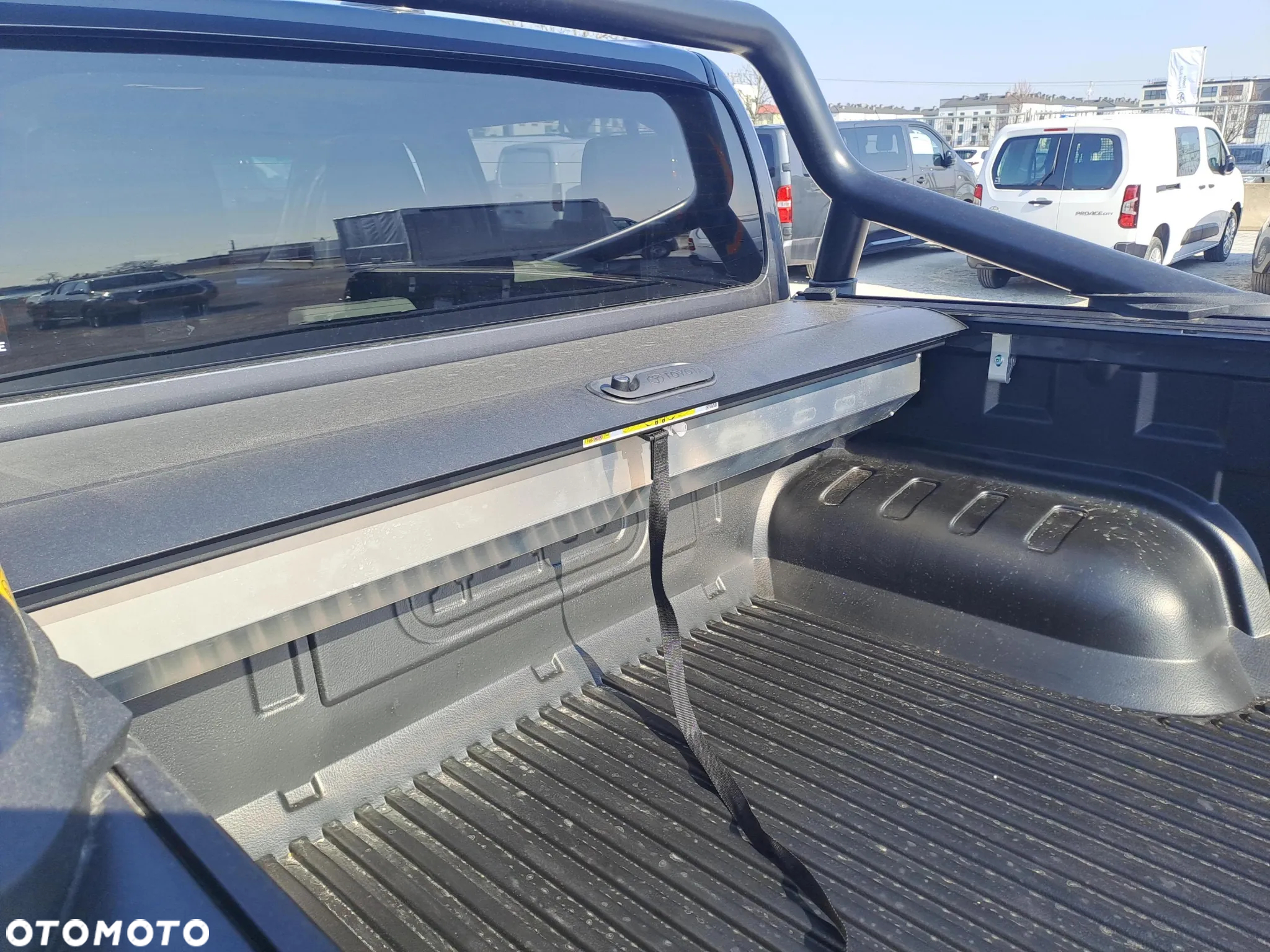 Toyota Hilux - 12