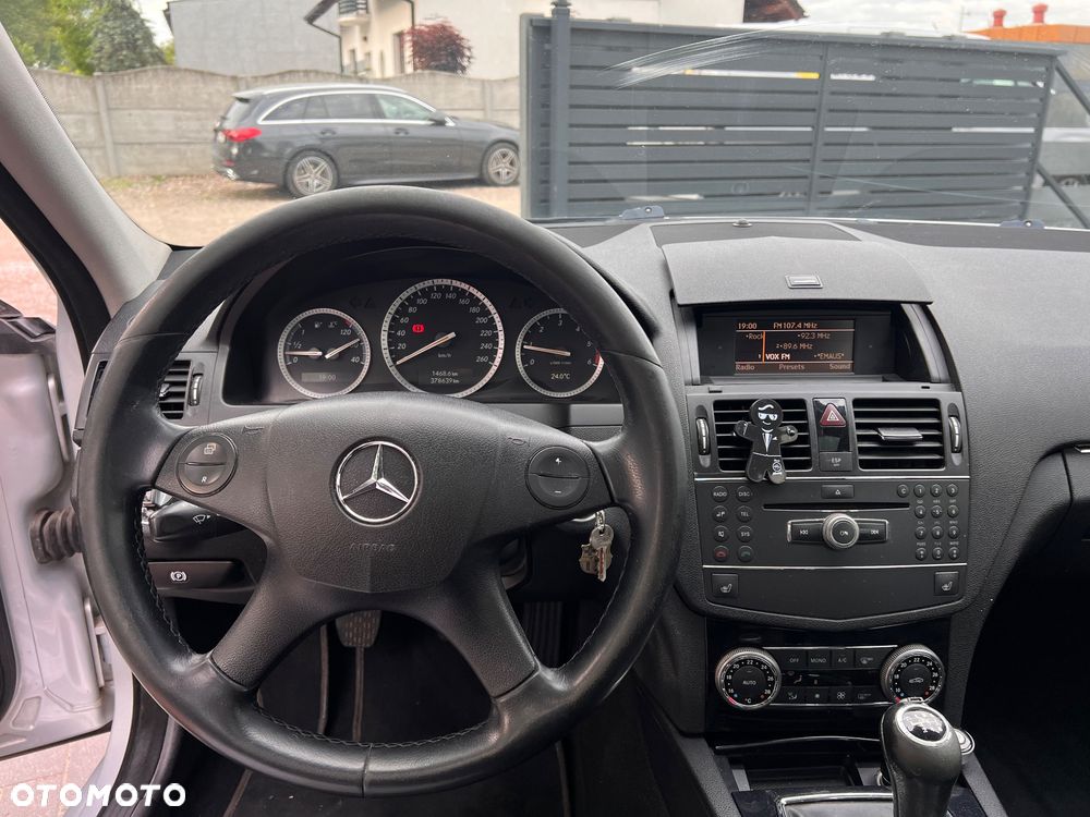 Mercedes-Benz Klasa C 220 CDI Classic - 17