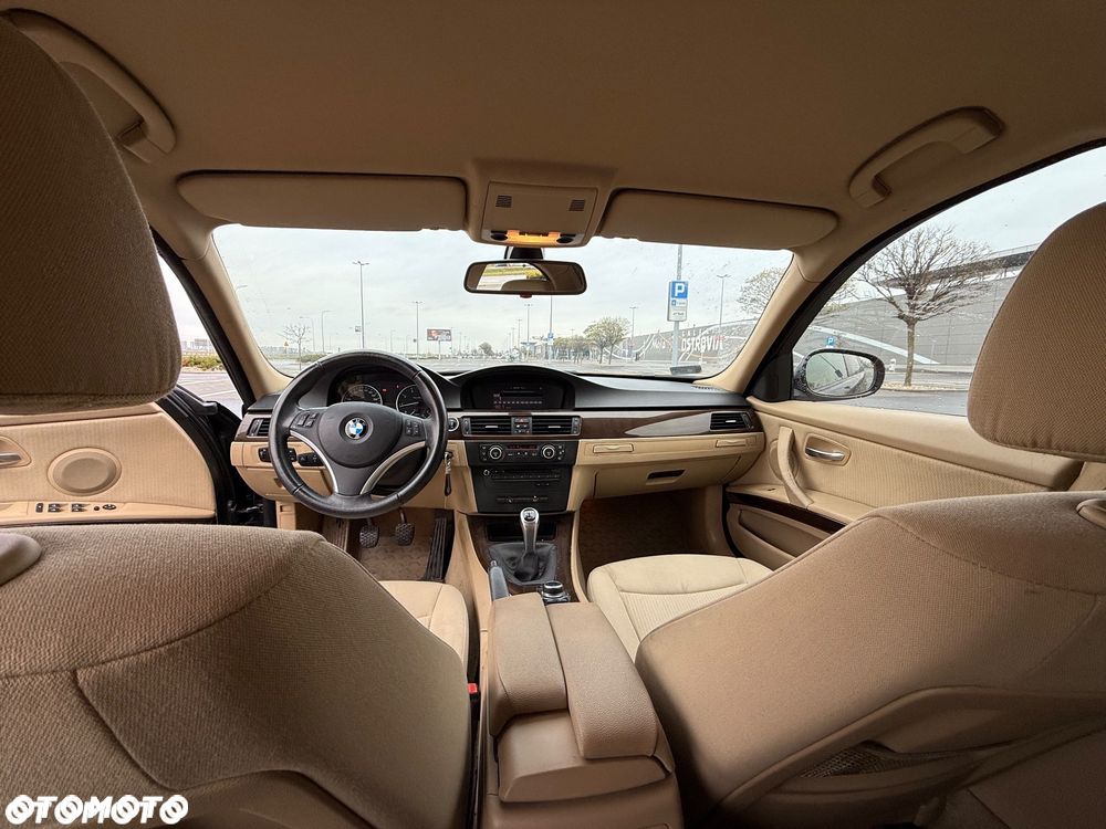 BMW Seria 3 316i - 24