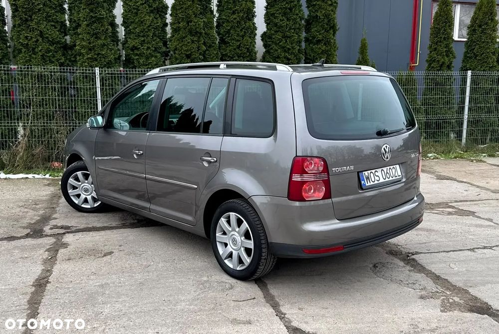 Volkswagen Touran 2.0 TDI Highline - 8