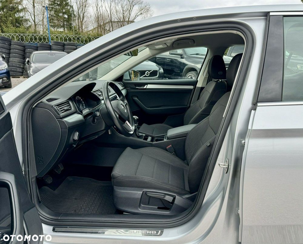 Skoda Superb 2.0 TDI SCR Ambition - 10