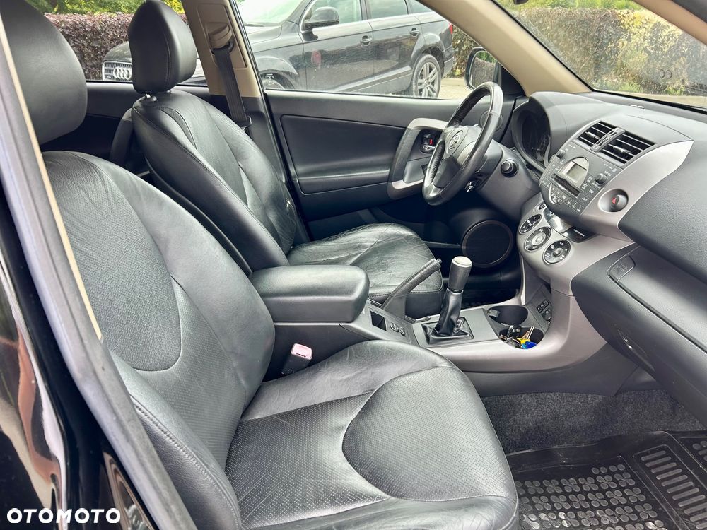Toyota RAV4 2.0 VVT-i Premium - 9