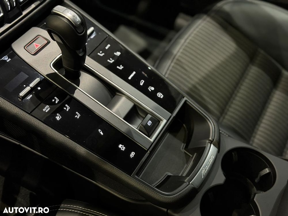 Porsche Macan T - 19