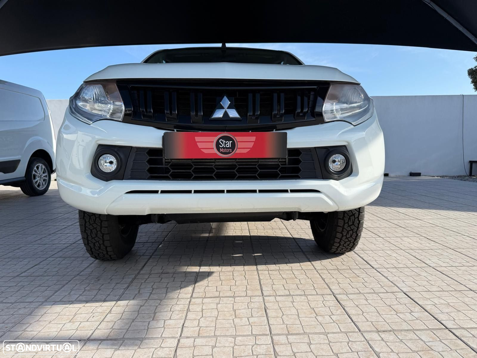 Mitsubishi L200 2.4 DI-D Club Campera 4WD - 2