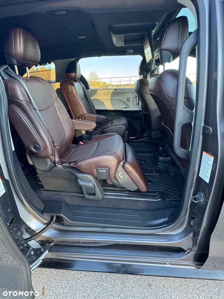 Toyota Sienna - 31