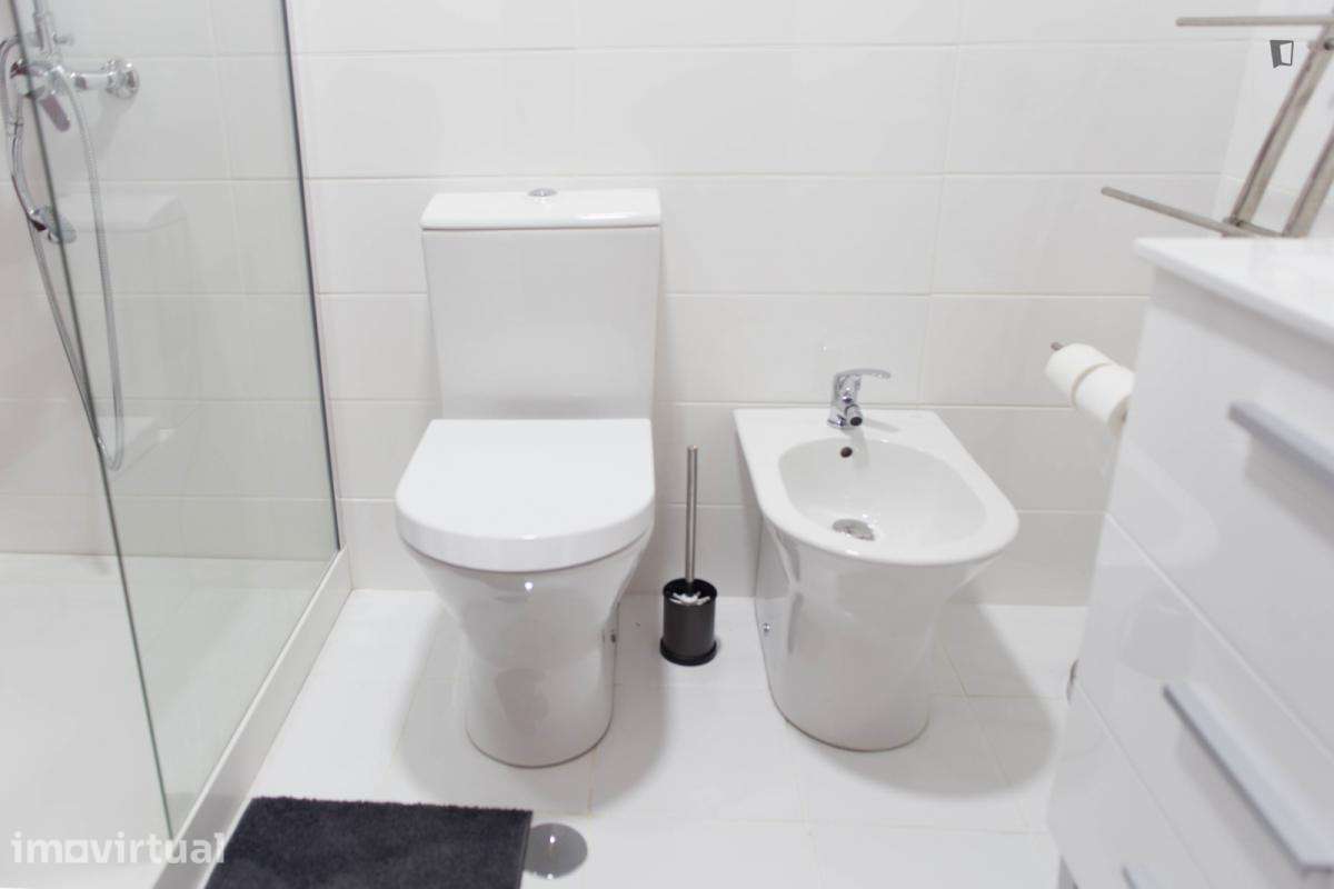 Quarto - localizado em Paranhos Porto - Grande imagem: 2/16