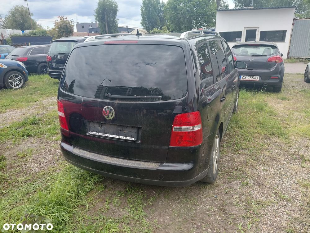 Volkswagen Touran 2.0 FSI Trendline - 6