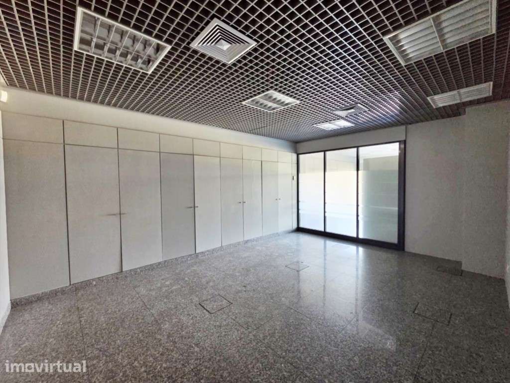 Espaço Versátil com Excelente Localização - Grande imagem: 3/11